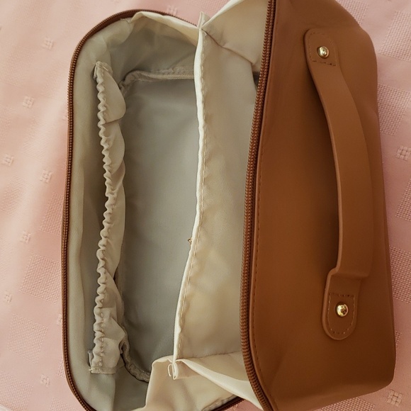 * NEW* Large Make up Case - Picture 9 of 10